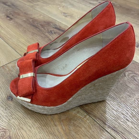 Michael Kors orange suede peep-toe espadrille wedge heels gold-toned hardware - Picture 6 of 6